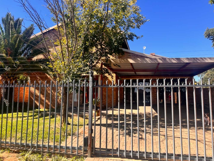 To Let 3 Bedroom Property for Rent in Langenhovenpark Free State